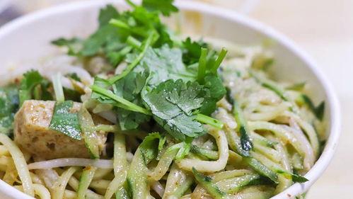 凉皮哥吃哈密瓜视频,美味与趣味并存